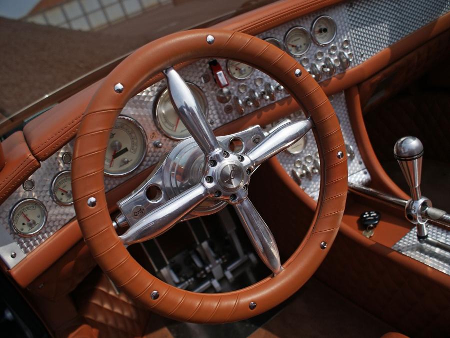 Панель приборов Spyker C8 Spyder 2000 года  (фото 3 из 20)